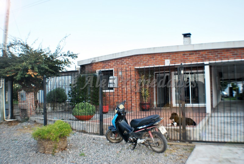 Imagen 1 de Linda propiedad ubicada en barrio Los Nogales a corta distancia del centro de Colonia del Sacramento.