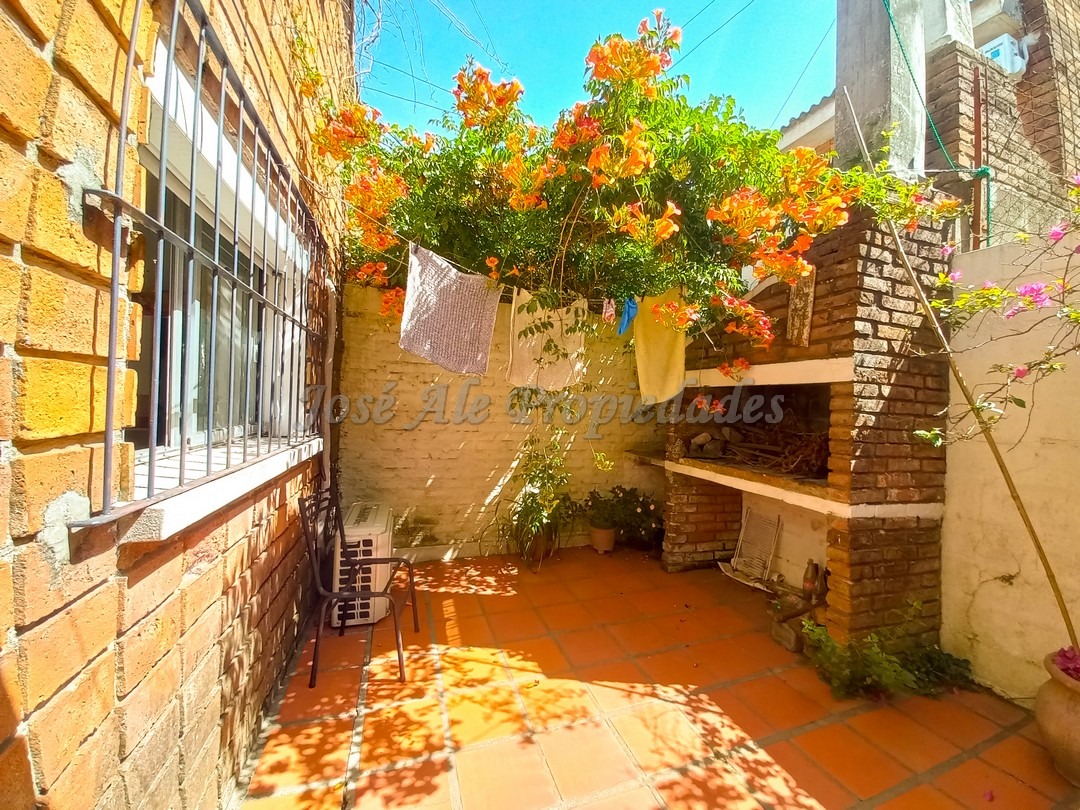 Imagen 10 de Hermosa vivienda de 3 dormitorios ubicada en complejo sobre calle Eugenio Araus.