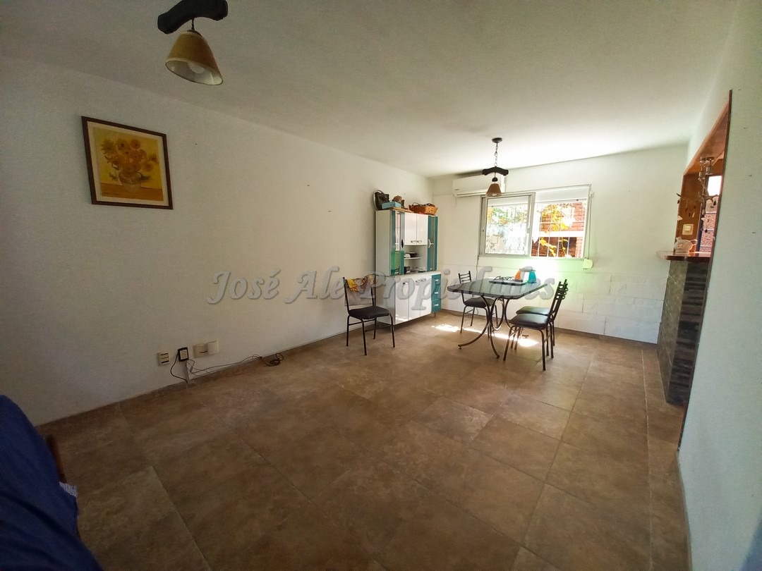 Imagen 3 de Hermosa vivienda de 3 dormitorios ubicada en complejo sobre calle Eugenio Araus.