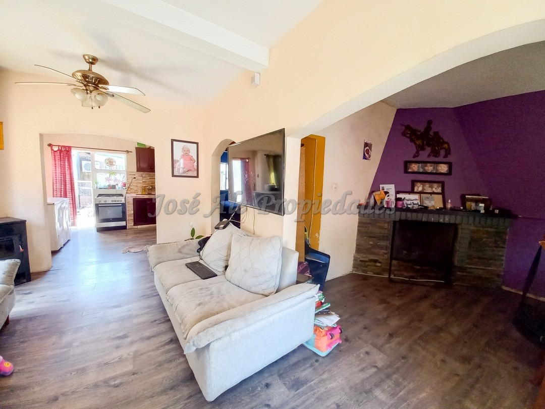 Imagen 8 de Propiedad con departamento a corta distancia de Rambla Costanera.