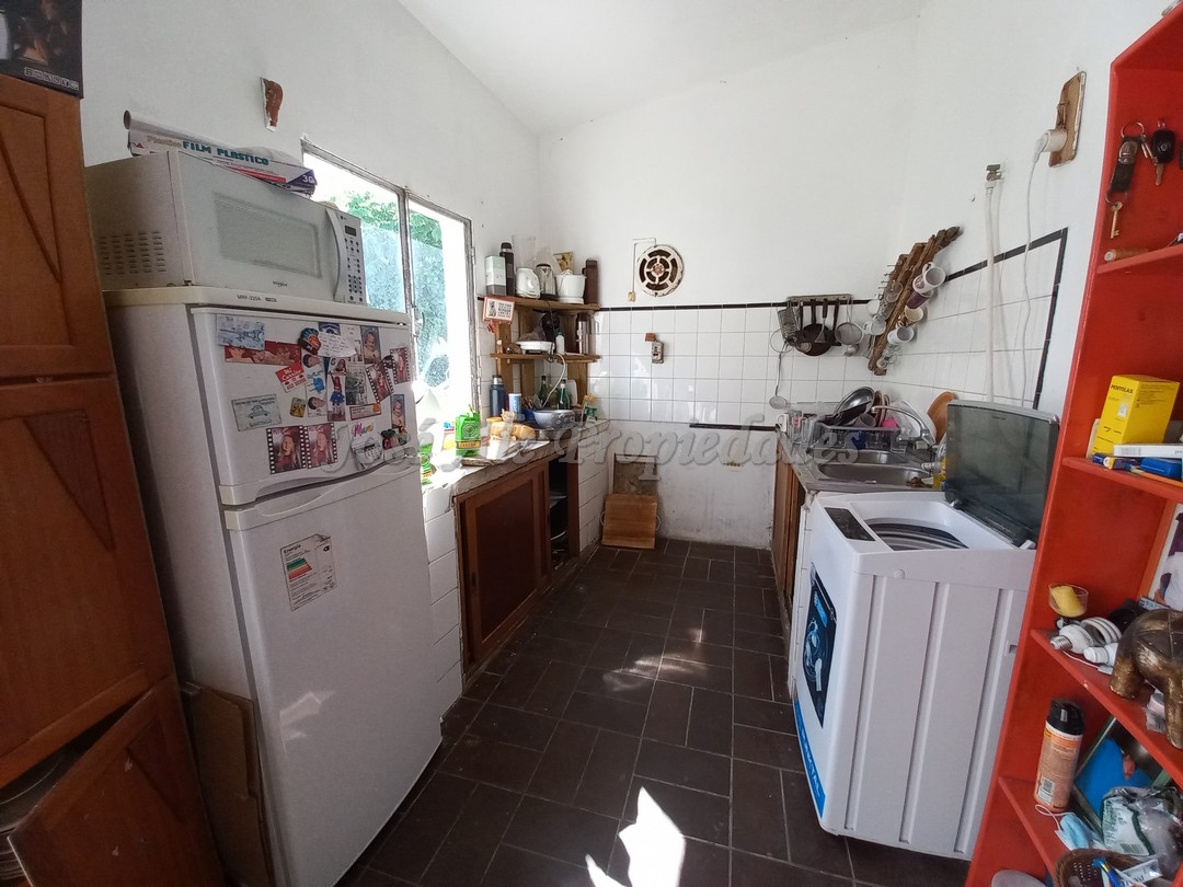 Imagen 5 de Casa ubicada en el Real de San Carlos a pocas cuadras de Plaza de Toros, U.D.E, C.E.R.P y a 6 cuadras de la rambla y playas de Colonia.