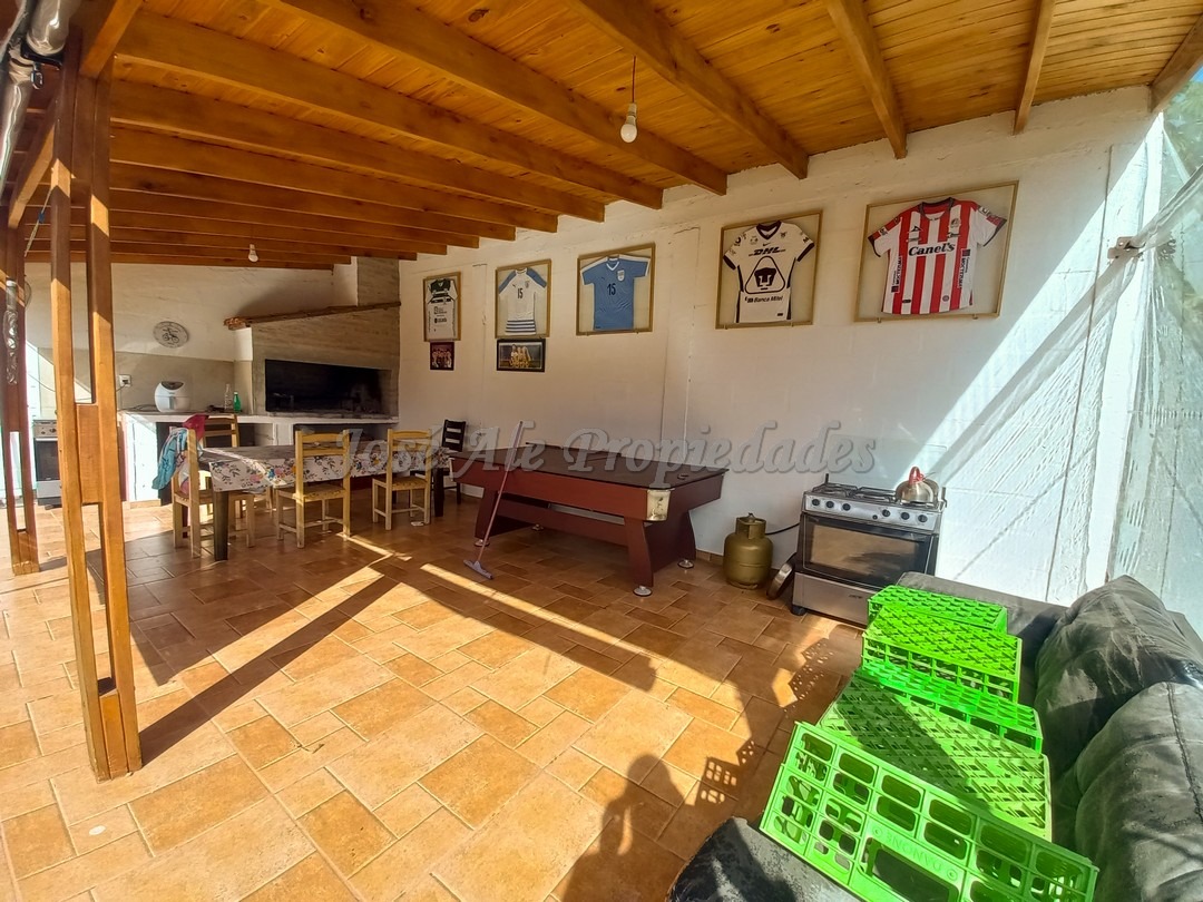 Imagen 9 de Casa ubicada en el Real de San Carlos a pocas cuadras de Plaza de Toros, U.D.E, C.E.R.P y a 6 cuadras de la rambla y playas de Colonia.