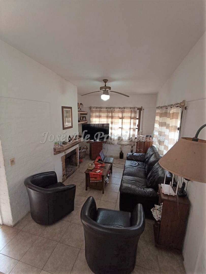 Imagen 2 de Linda casa ubicada en zona tranquila y balnearia, a solo 2 cuadras de Rambla y playas de Colonia.