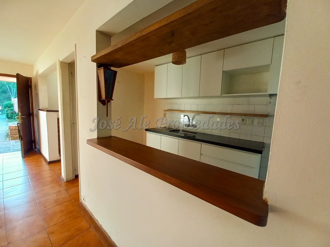 Imagen 2 de Cómoda vivienda ubicada en complejo en calle Zitarrosa.