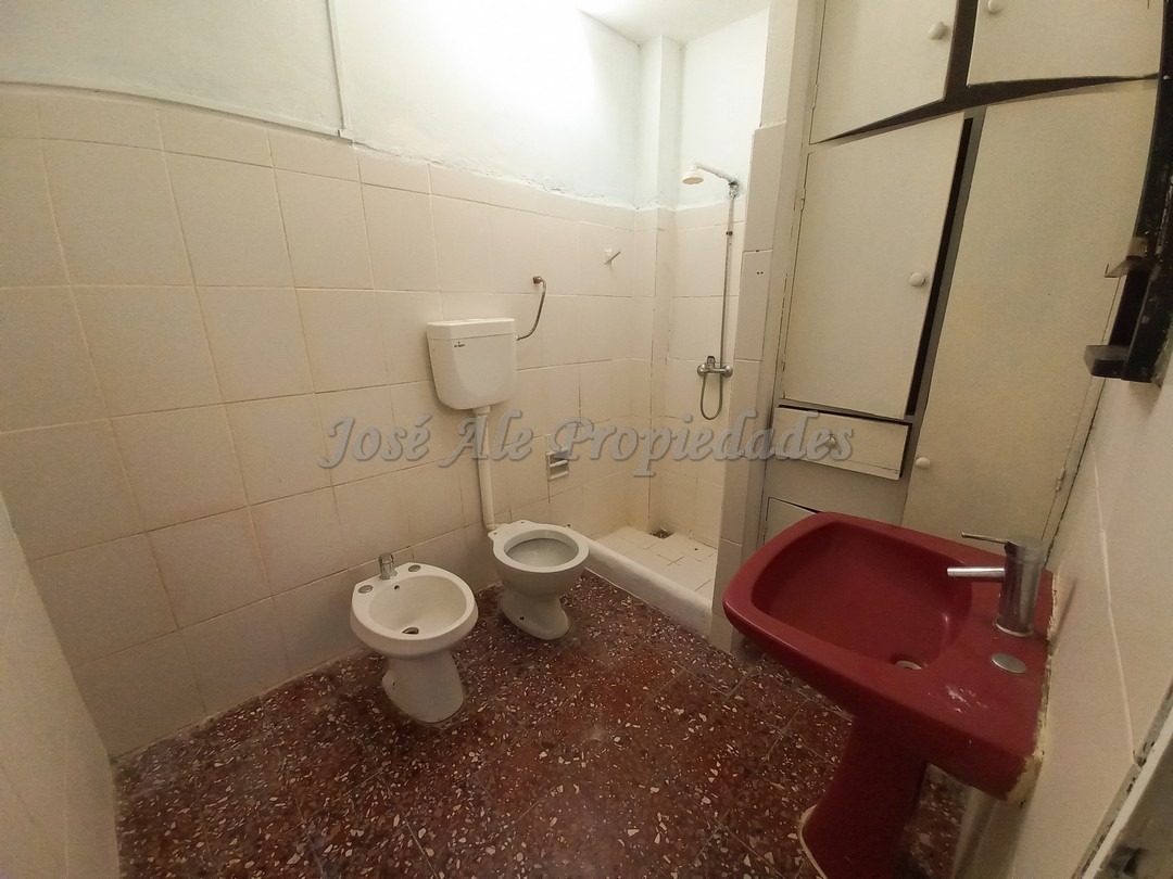 Imagen 6 de Casa de sólida construcción y techo de plancha, ubicada próxima a las dos avenidas y a metros de la rambla costanera de Colonia.