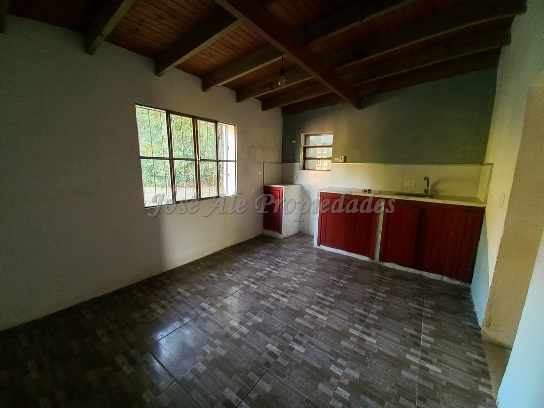 Imagen 4 de Se encuentra ubicada en calle At. Sierra a 150 mts de Luis Alberto de Herrera, con servicios próximos.