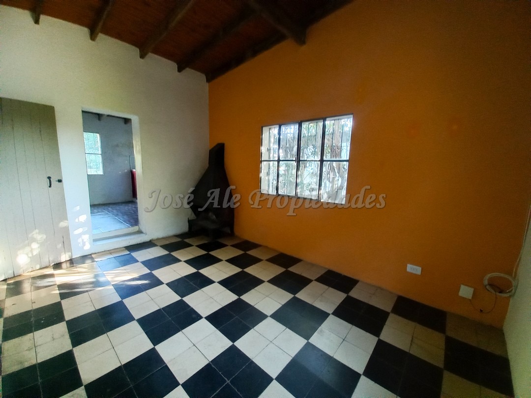 Imagen 5 de Se encuentra ubicada en calle At. Sierra a 150 mts de Luis Alberto de Herrera, con servicios próximos.