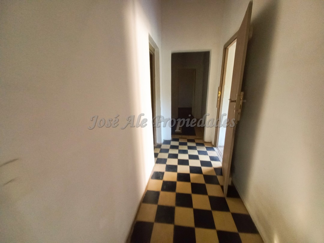 Imagen 6 de Se encuentra ubicada en calle At. Sierra a 150 mts de Luis Alberto de Herrera, con servicios próximos.