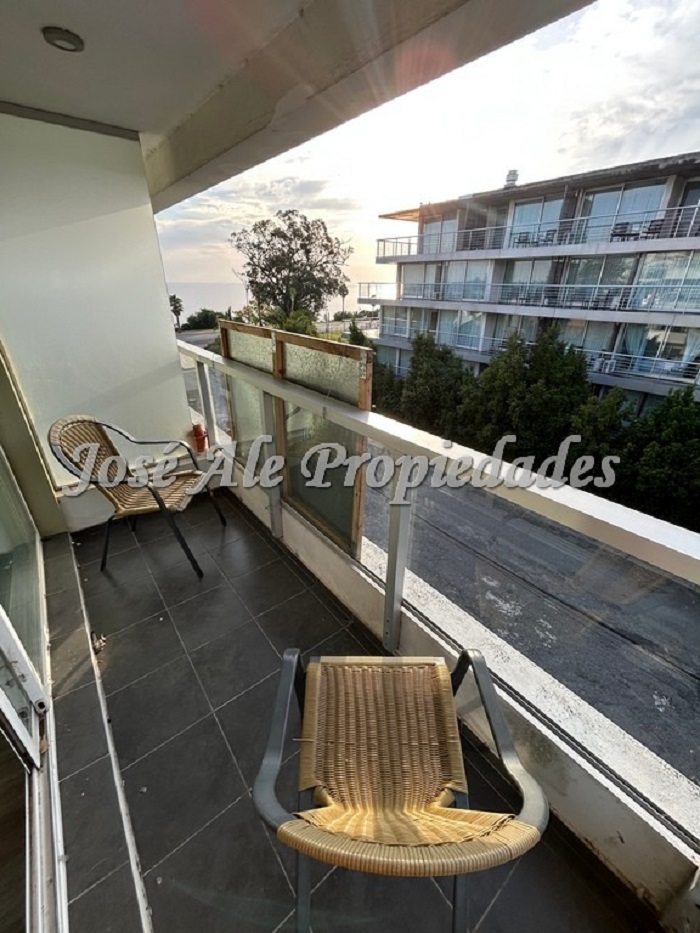 Imagen 1 de Hermoso departamento, a solo metros de Rambla Costanera, zona residencial.