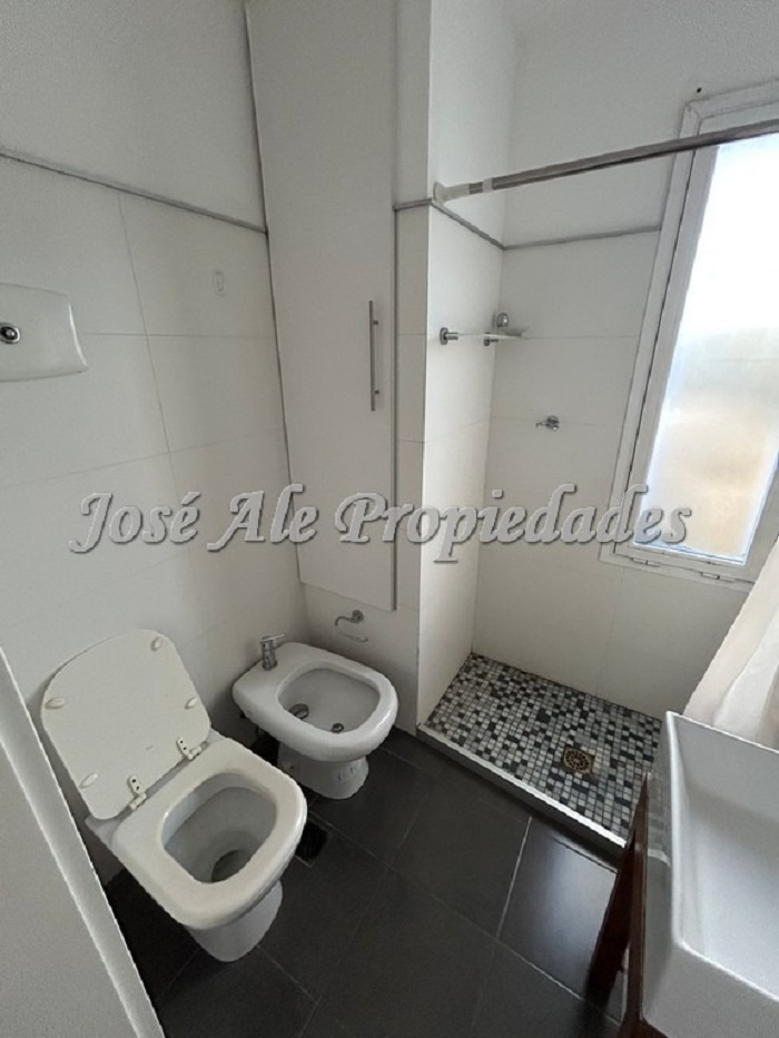 Imagen 9 de Hermoso departamento, a solo metros de Rambla Costanera, zona residencial.