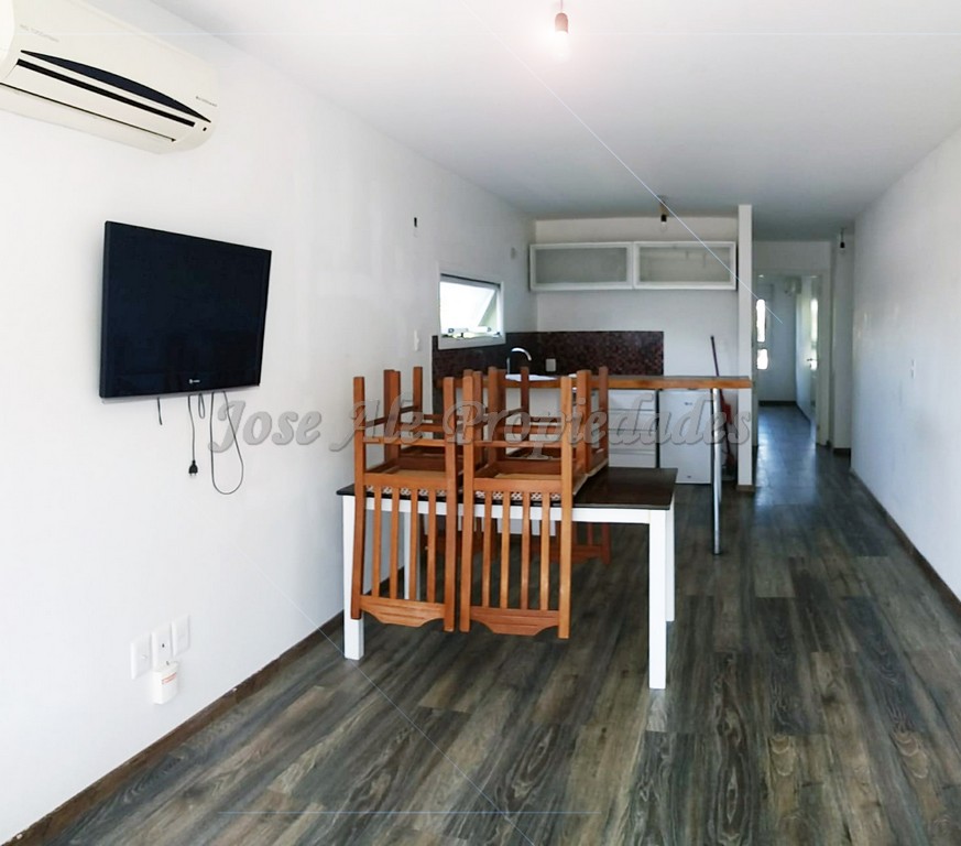 Imagen 4 de EN ALQUILER Hermoso departamento, a solo metros de Rambla Costanera, zona residencial.