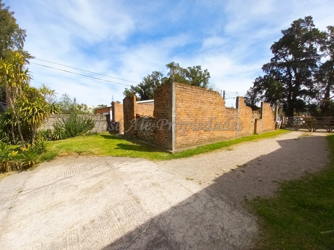 Imagen 3 de Muy linda y luminosa casa ubicada a pocas cuadras de la rambla costanera y próxima a todos los servicios.