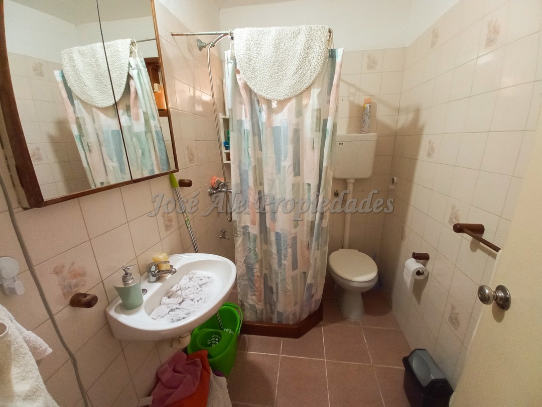 Imagen 8 de Muy linda y luminosa casa ubicada a pocas cuadras de la rambla costanera y próxima a todos los servicios.