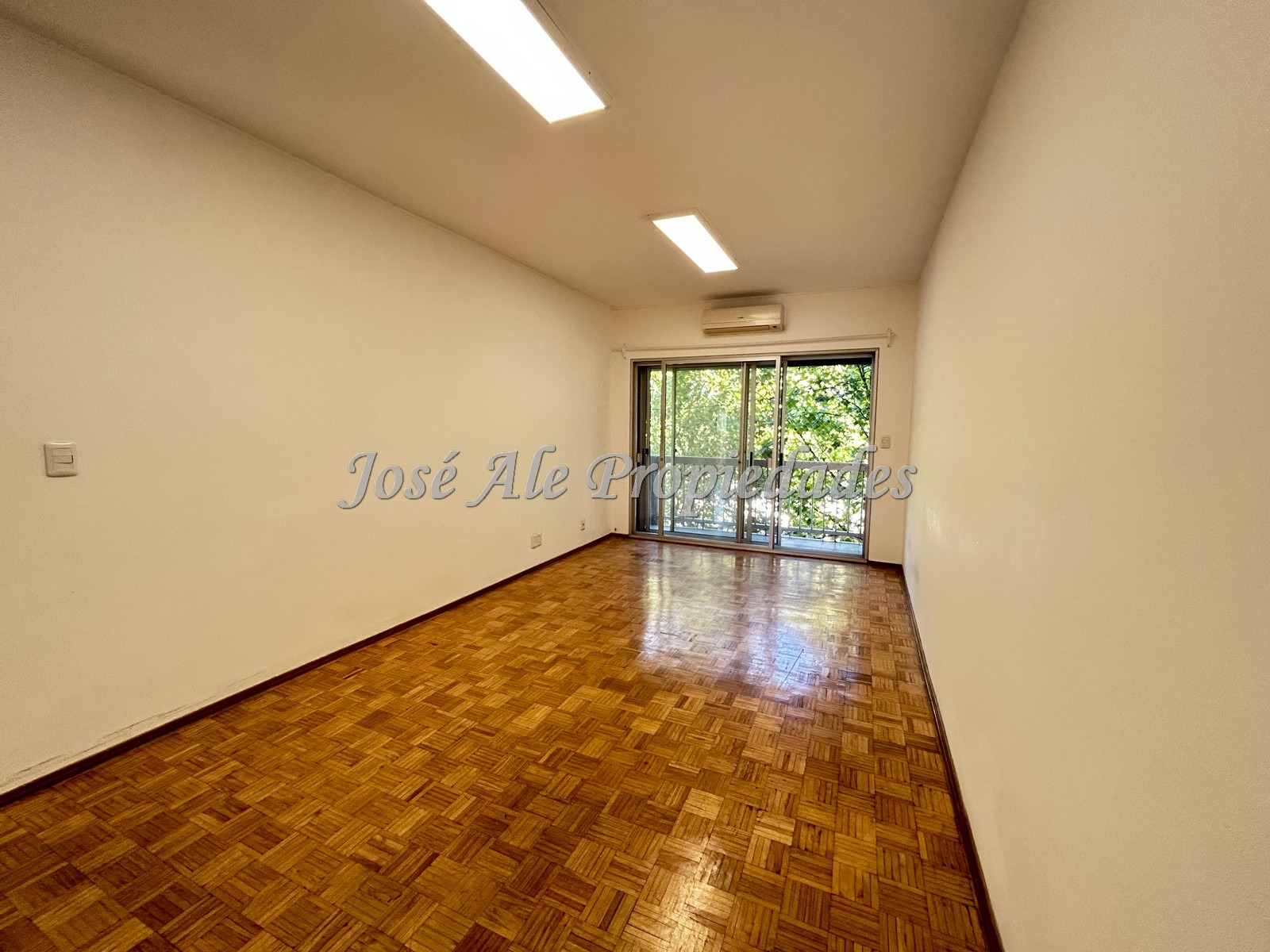 Imagen 1 de Hermoso apartamento de 3 dormitorios y 2 baños, ubicado en Avda. Principal de Colonia del Sacramento.