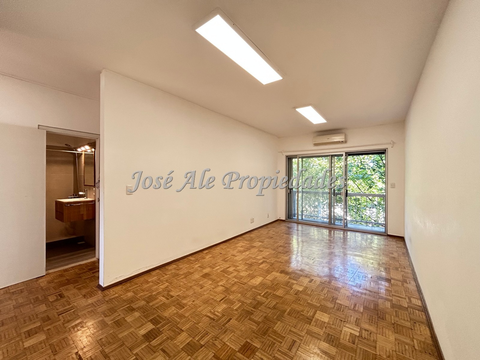 Imagen 3 de Hermoso apartamento de 3 dormitorios y 2 baños, ubicado en Avda. Principal de Colonia del Sacramento.