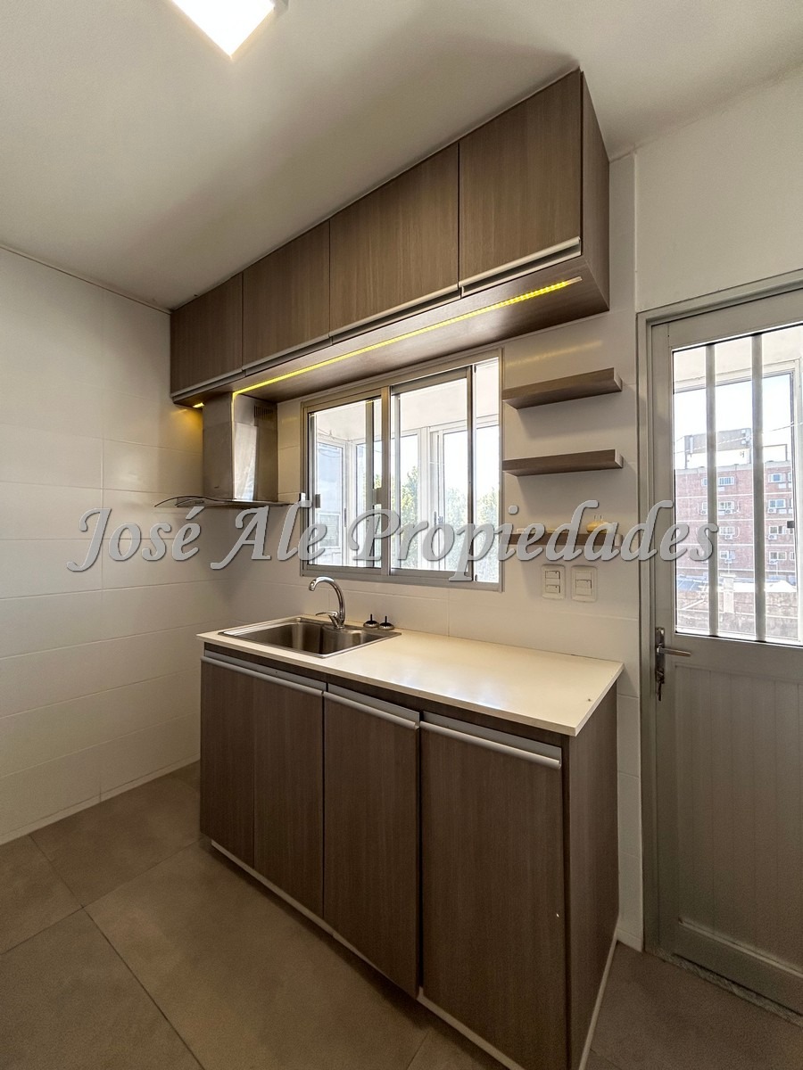 Imagen 1 de EN VENTA NUEVO PRECIO Hermoso apartamento de 3 dormitorios y 2 baños, ubicado en Avda. Principal de Colonia del Sacramento.