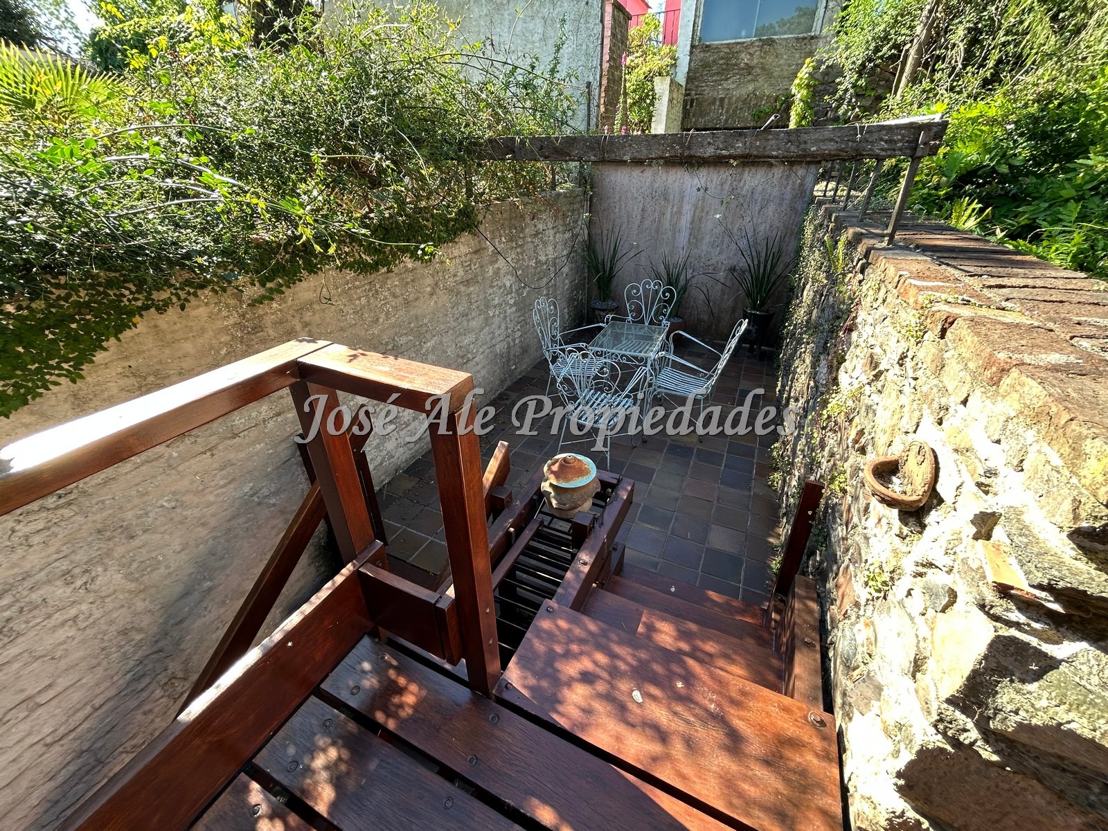 Imagen 10 de Propiedad amoblada con reciclaje arquitectónico con estilo colonial, Colonia.