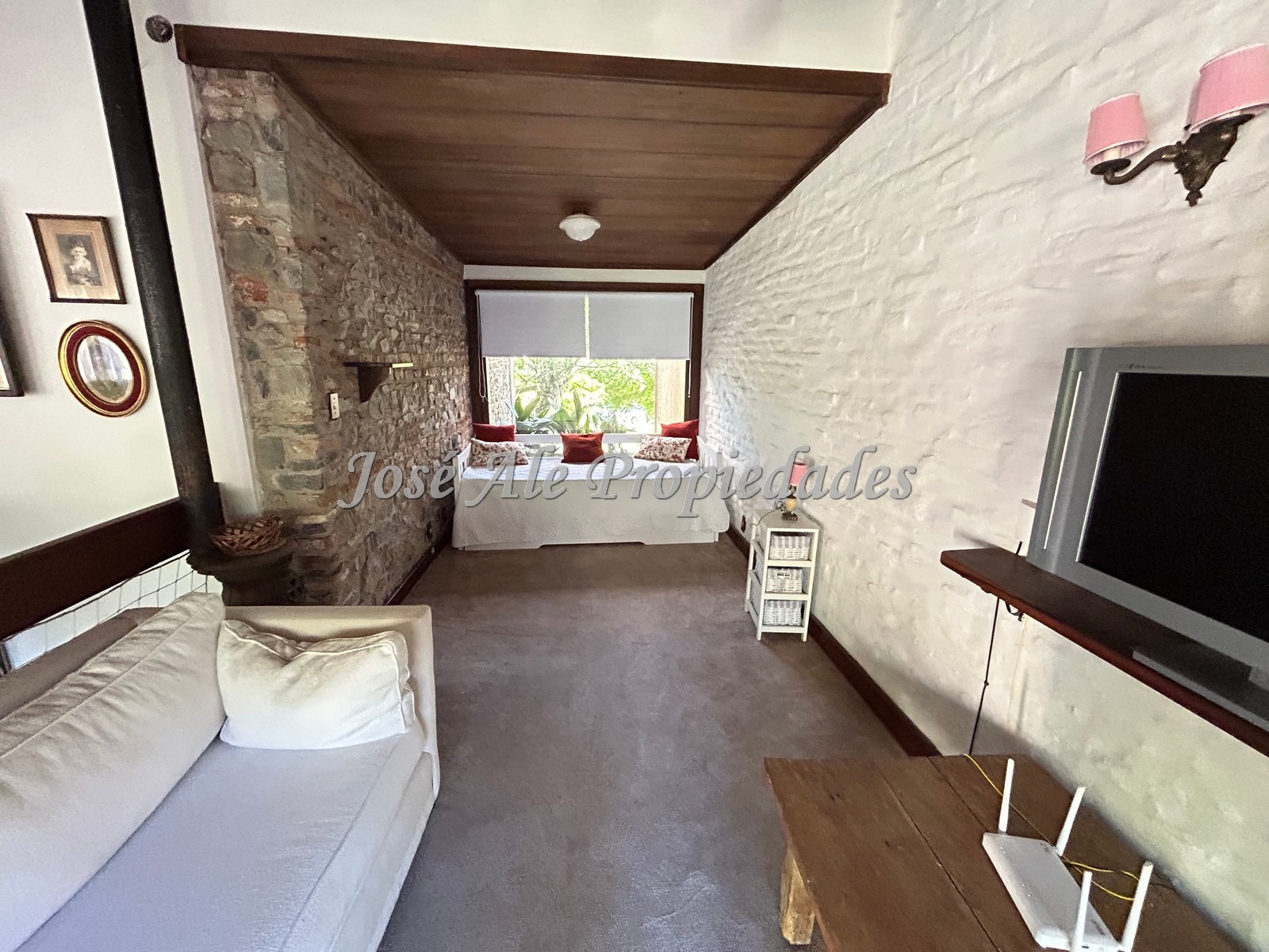 Imagen 8 de Propiedad amoblada con reciclaje arquitectónico con estilo colonial, Colonia.