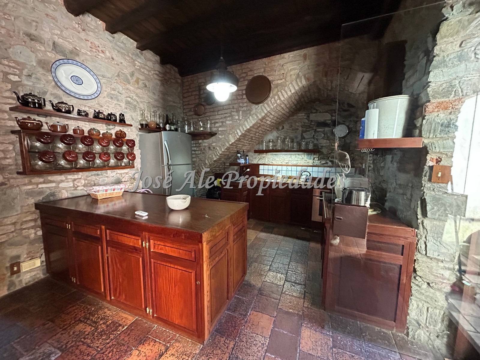 Imagen 3 de EN ALQUILER Propiedad amoblada con reciclaje arquitectónico con estilo colonial, Colonia.