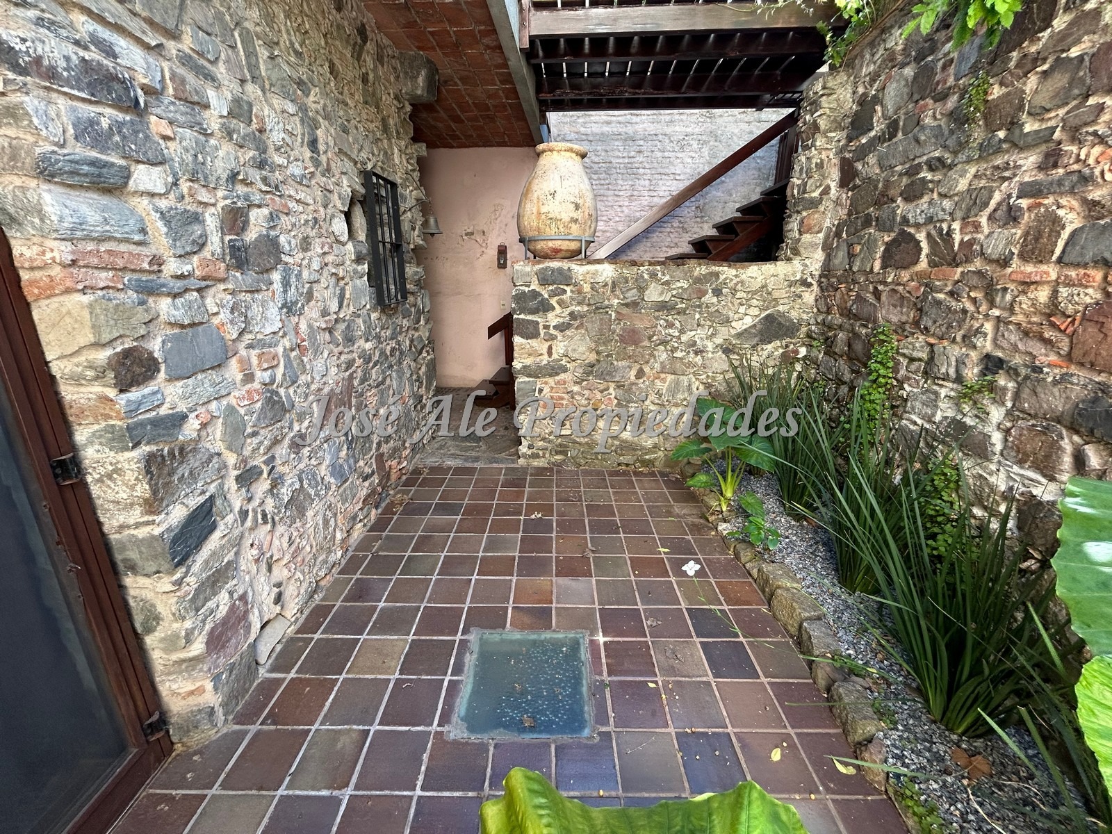 Imagen 5 de EN ALQUILER Propiedad amoblada con reciclaje arquitectónico con estilo colonial, Colonia.