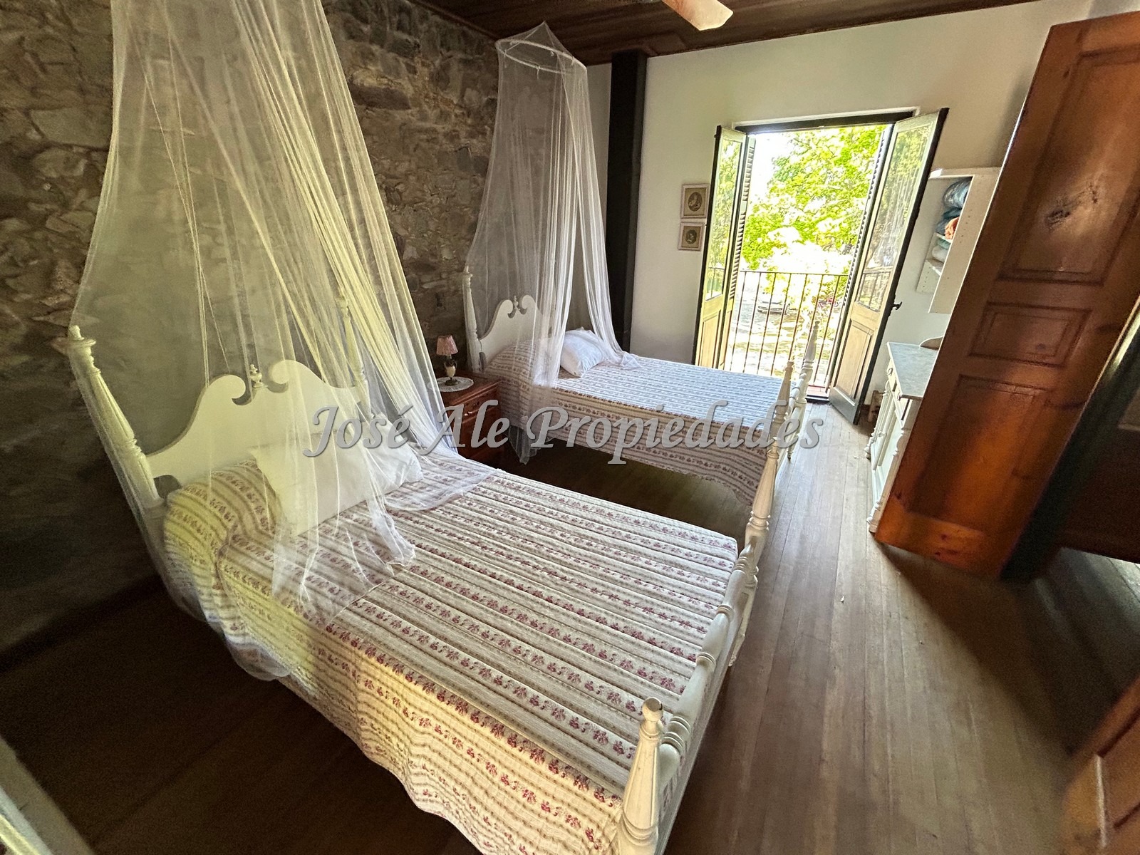 Imagen 8 de EN ALQUILER Propiedad amoblada con reciclaje arquitectónico con estilo colonial, Colonia.