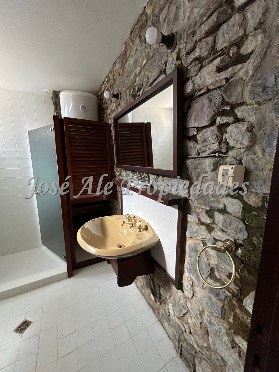 Imagen 9 de EN ALQUILER Propiedad amoblada con reciclaje arquitectónico con estilo colonial, Colonia.