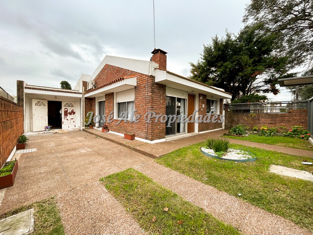 Imagen 1 de Hermosa casa a 200 mts de la Rambla Costanera y playas de Colonia del Sacramento.