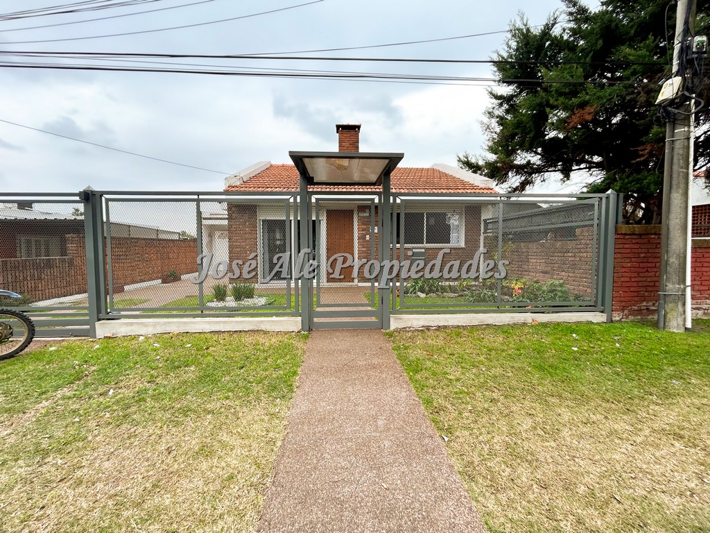 Imagen 2 de Hermosa casa a 200 mts de la Rambla Costanera y playas de Colonia del Sacramento.