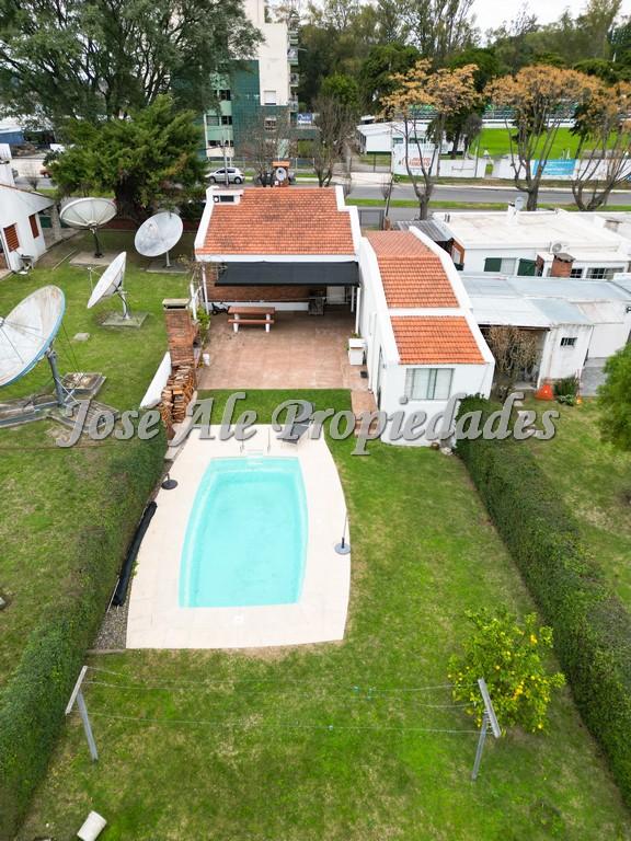 Hermosa casa a 200 mts de la Rambla Costanera y playas de Colonia del Sacramento.