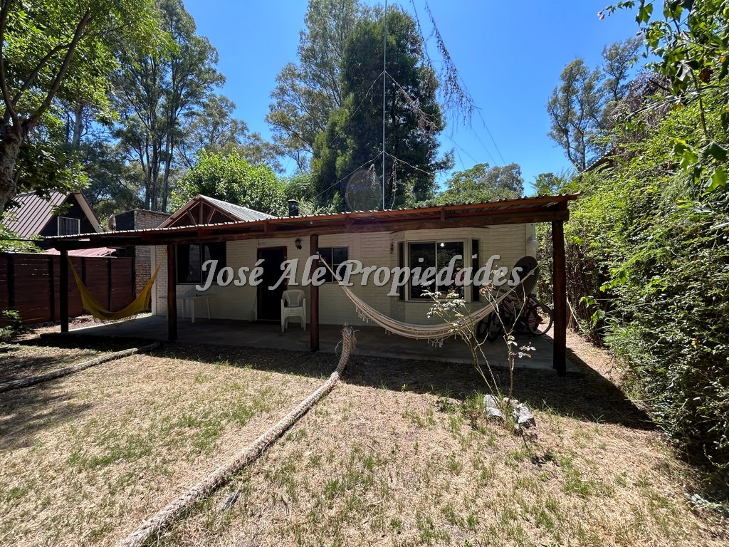 Imagen 1 de Pintoresca casa de 3 dormitorios en balneario El Ensueño, a 150m de la playa.