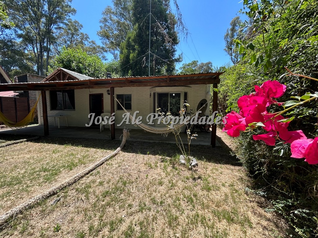 Imagen 3 de Pintoresca casa de 3 dormitorios en balneario El Ensueño, a 150m de la playa.