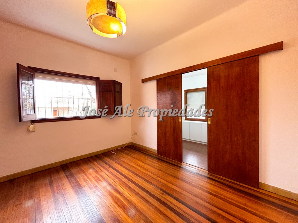 Imagen 7 de EN VENTA Casa céntrica a 1 cuadra de Av Artigas, a pasos de todos los servicios.