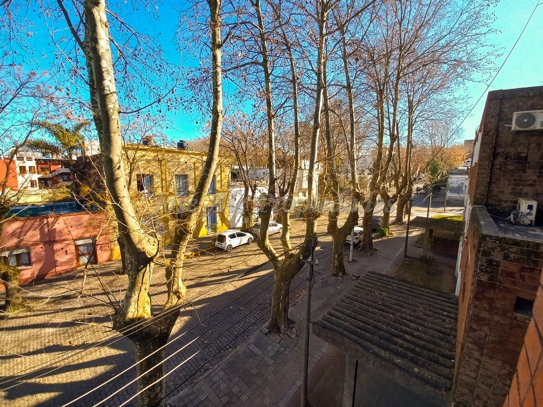 Imagen 10 de Hermoso departamento con 3 dormitorios a pasos del centro de colonia, a metros de terminal de ómnibus y puerto BQB.