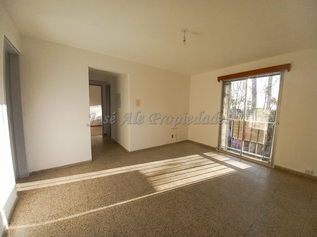 Imagen 3 de Hermoso departamento con 3 dormitorios a pasos del centro de colonia, a metros de terminal de ómnibus y puerto BQB.