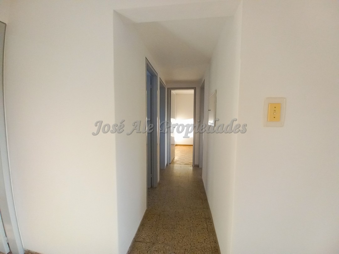 Imagen 9 de Hermoso departamento con 3 dormitorios a pasos del centro de colonia, a metros de terminal de ómnibus y puerto BQB.