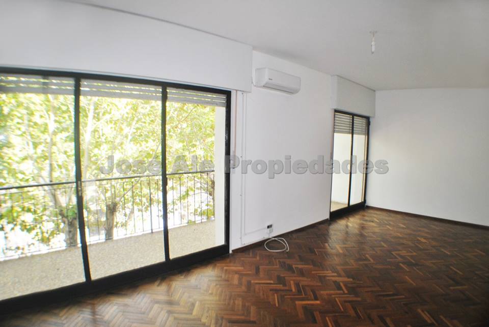 Imagen 1 de Estupendo Departamento a 100 m de Rambla y Playas de Colonia, se encuentra a pasos de todos los servicios y en excelente estado.