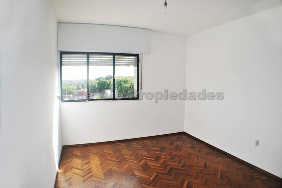 Imagen 6 de Estupendo Departamento a 100 m de Rambla y Playas de Colonia, se encuentra a pasos de todos los servicios y en excelente estado.