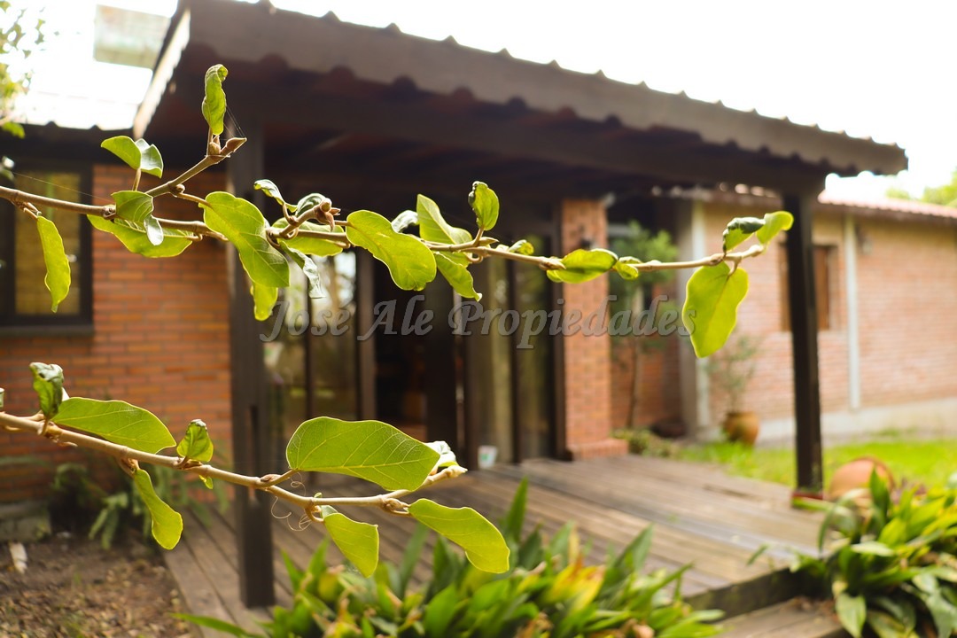 Imagen 10 de Hermosa y coqueta propiedad a solo metros de Rambla costanera, ubicada en zona residencial.