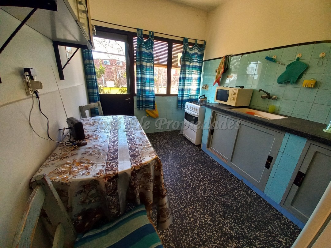 Imagen 7 de Confortable casa en amplio terreno ubicado  sobre calle Blanes Viales a pocos metros de rambla costanera.