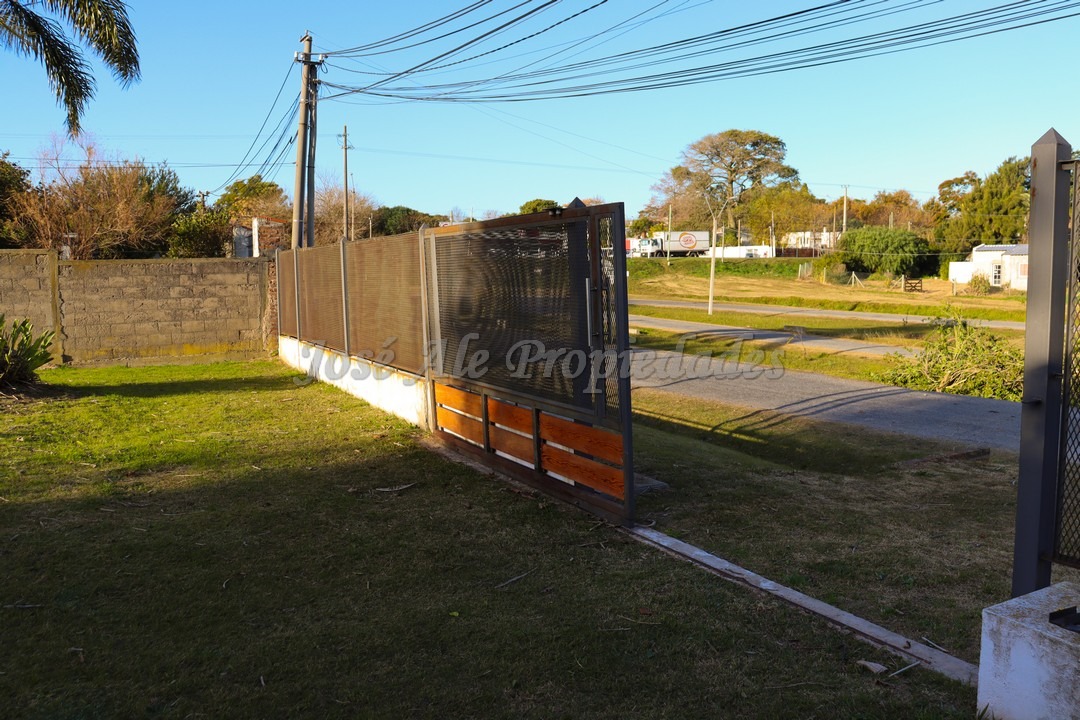 Imagen 2 de Casa con buena iluminación en amplio terreno de 608m2.