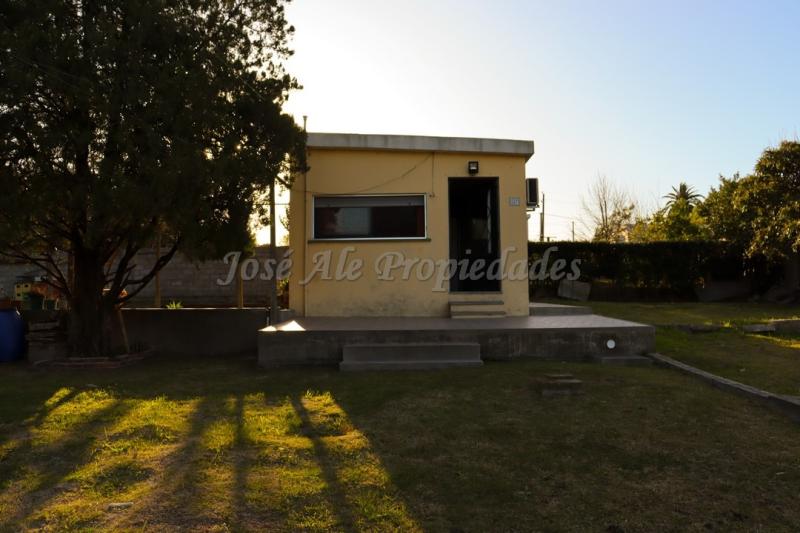 Casa con buena iluminación en amplio terreno de 608m2.