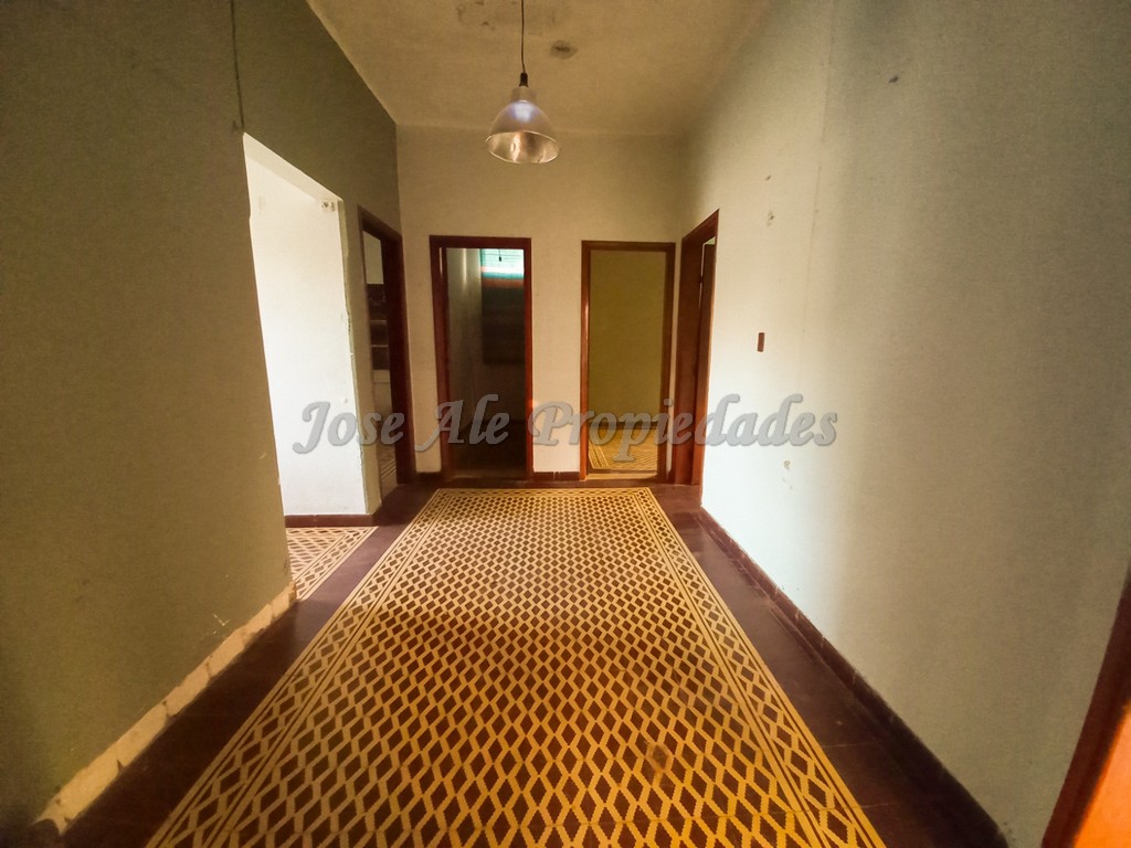 Imagen 4 de Hermosa casa de grande dimensiones. Rodeada por un entorno de naturaleza.