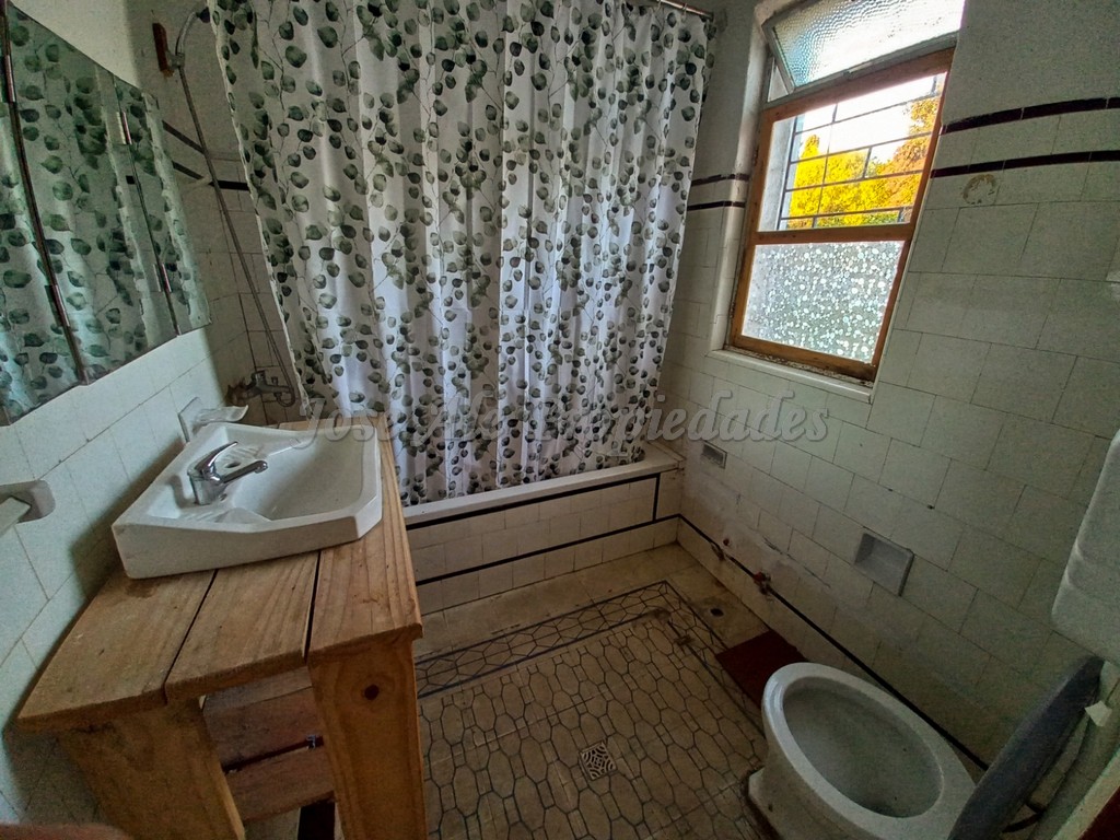 Imagen 9 de Hermosa casa de grande dimensiones. Rodeada por un entorno de naturaleza.