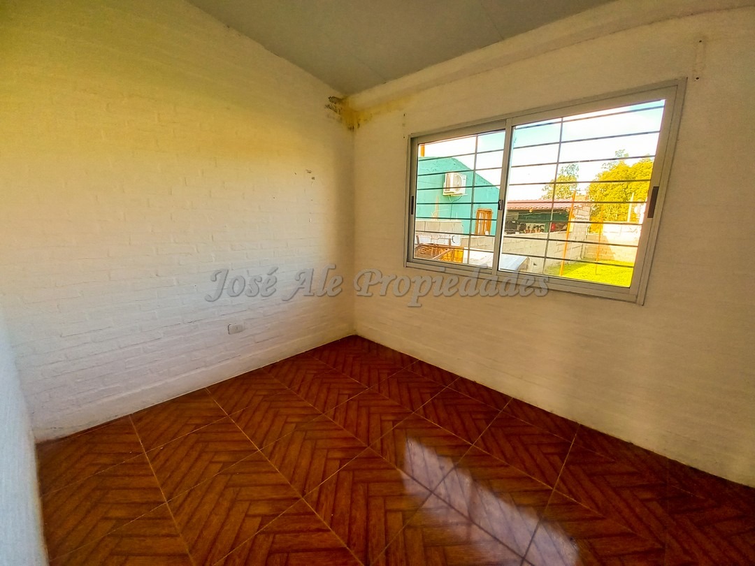 Imagen 9 de Hermosa casa con amplio fondo,  a pocas cuadras de ruta 1 y a 10 minutos del centro de colonia.