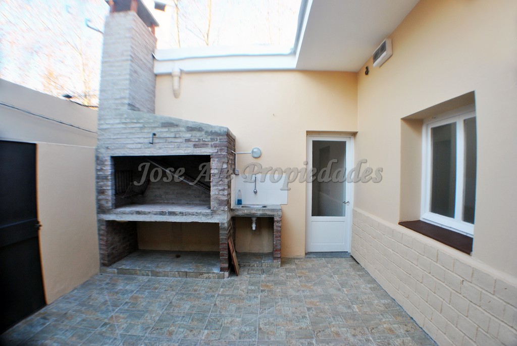 Imagen 10 de Excelente propiedad con estratégica ubicación en pleno centro de Colonia del Sacramento, ideal para estudio, consultorios o vivienda.