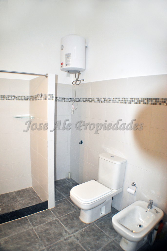 Imagen 7 de Excelente propiedad con estratégica ubicación en pleno centro de Colonia del Sacramento, ideal para estudio, consultorios o vivienda.