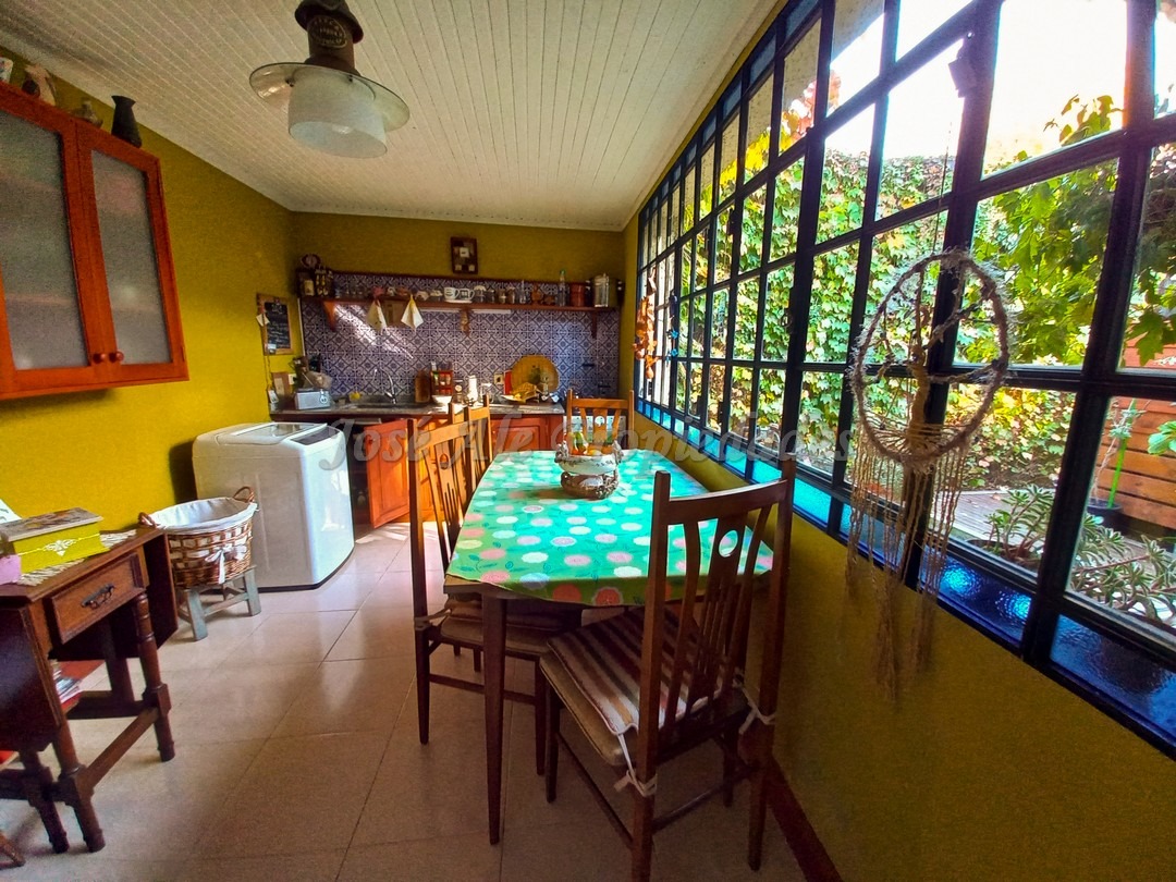 Imagen 5 de Hermosa casa ubicada en pleno centro de la ciudad, a metros del parque de Afe, casco histórico y a pasos de todos los servicios.