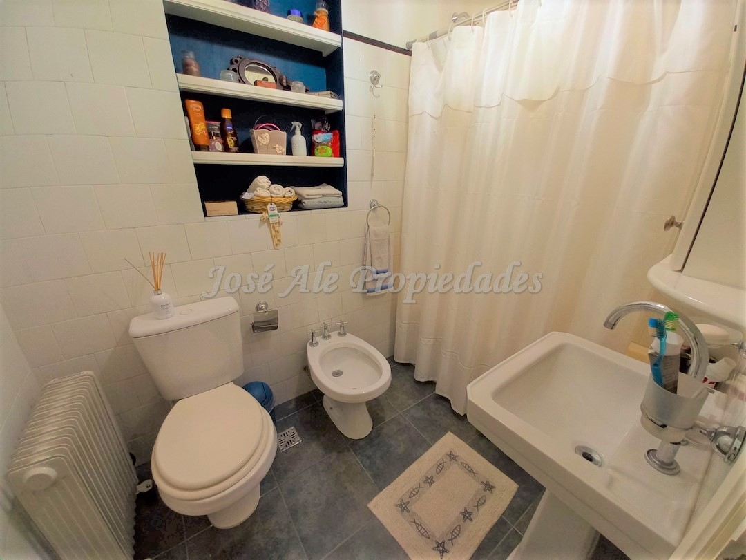Imagen 6 de Hermosa casa ubicada en pleno centro de la ciudad, a metros del parque de Afe, casco histórico y a pasos de todos los servicios.