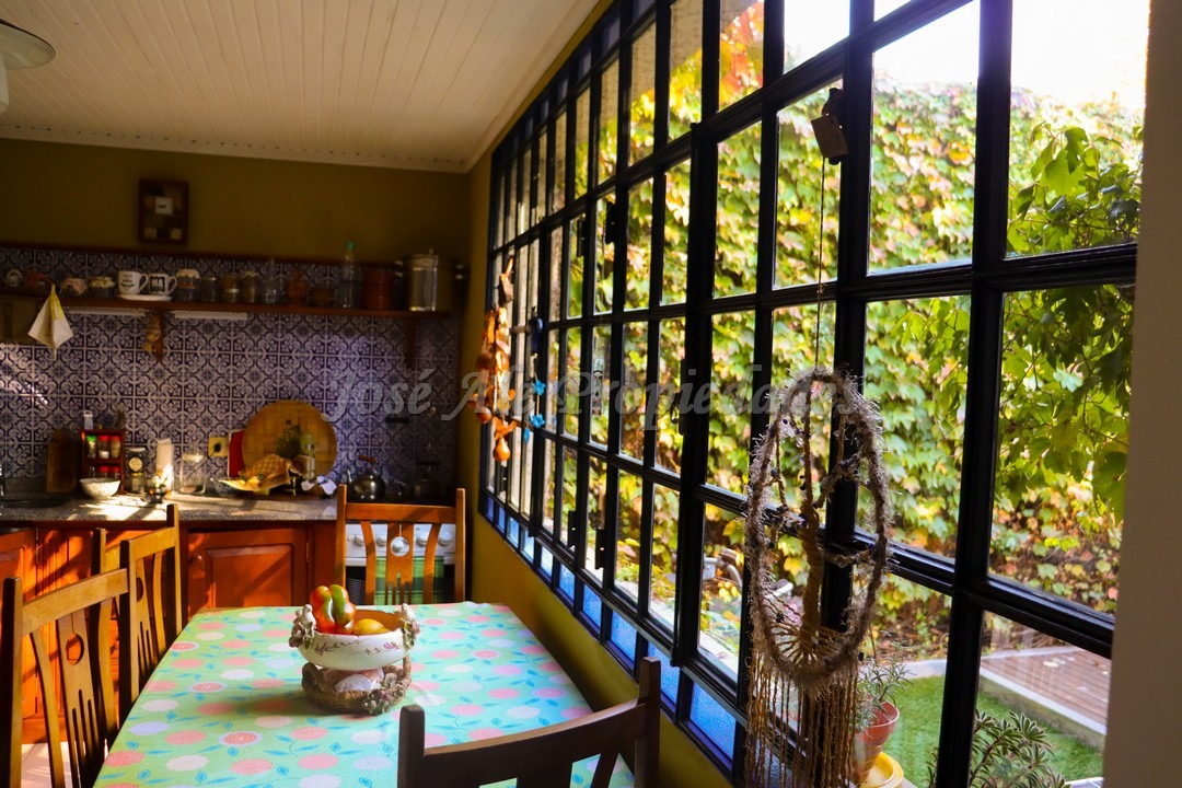 Imagen 9 de Hermosa casa ubicada en pleno centro de la ciudad, a metros del parque de Afe, casco histórico y a pasos de todos los servicios.