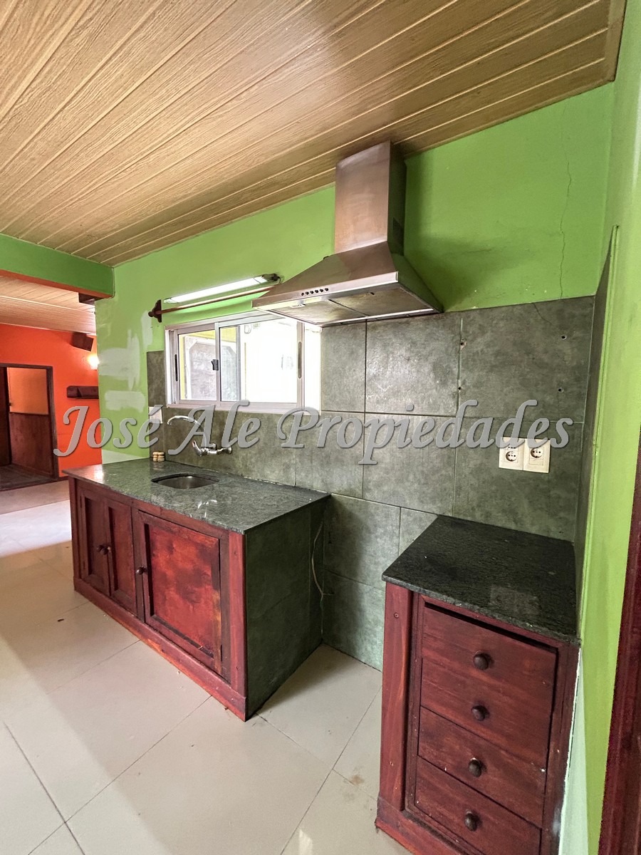 Imagen 5 de OPORTUNIDAD en Juan Lacaze, Colonia! Casa de 3 dormitorios con local independiente generando renta, a 2 cuadras de la playa.